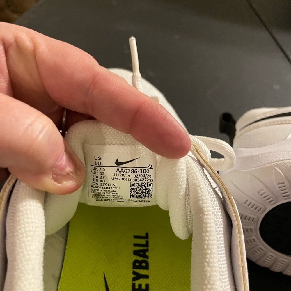 Nike White Volleyball shoes - Picture 5 of 7